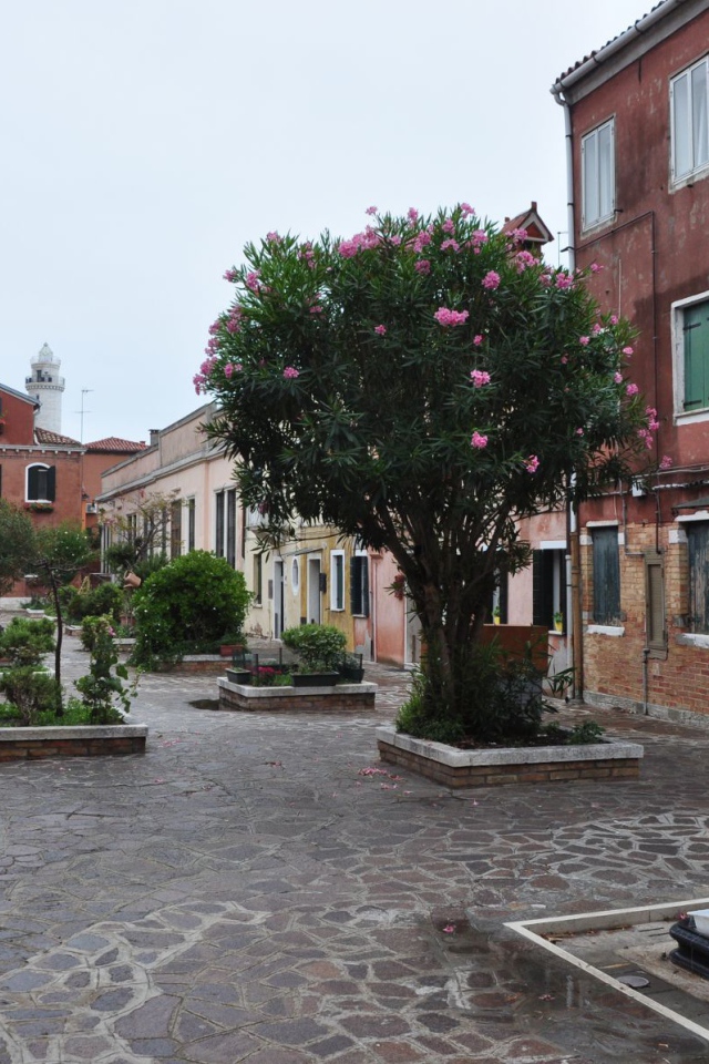 Улица в городе на острове Мурано, Италия