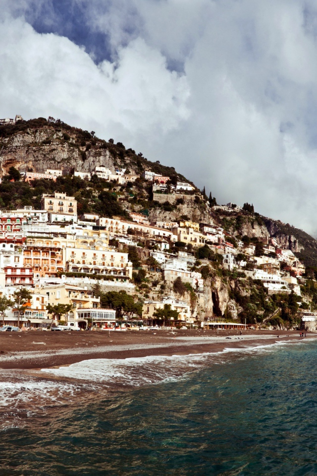 Пляж на курорте Позитано, Италия