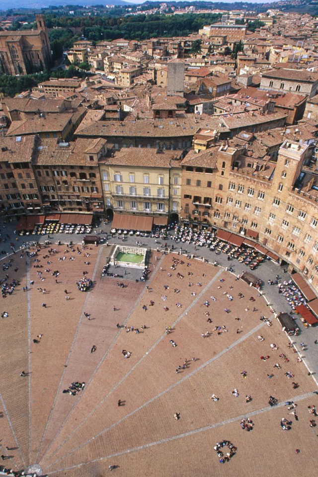 Центральная площадь в Сиене, Италия