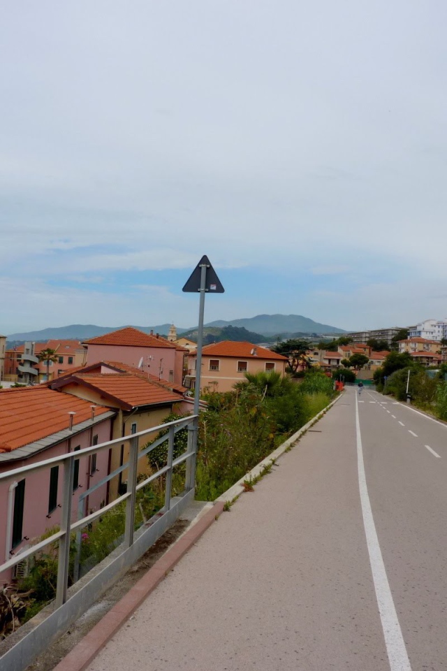 Дорога на побережье в Санто Стефано аль Маре, Италия