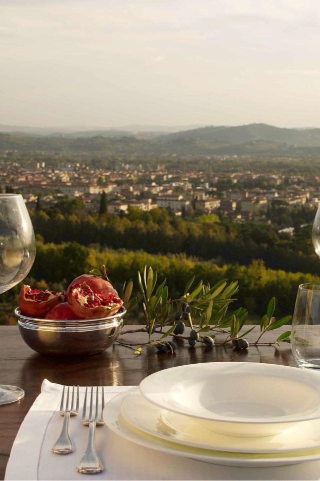 Отдых в кафе с видом на Флоренцию, Италия