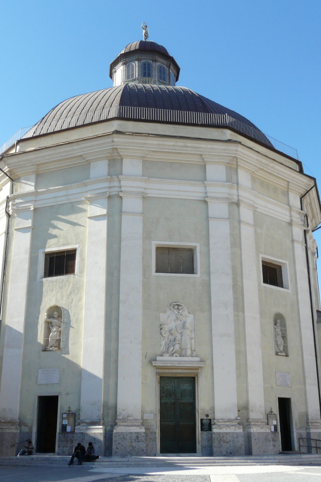 Башня в Лоано, Италия