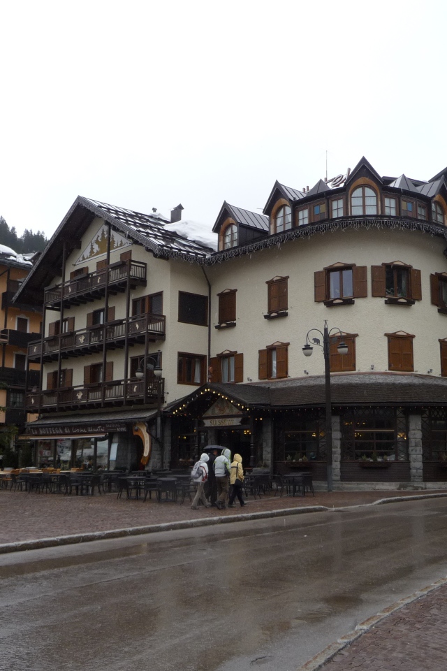 Городские дома на горнолыжном курорте Мадонна ди Кампильо, Италия