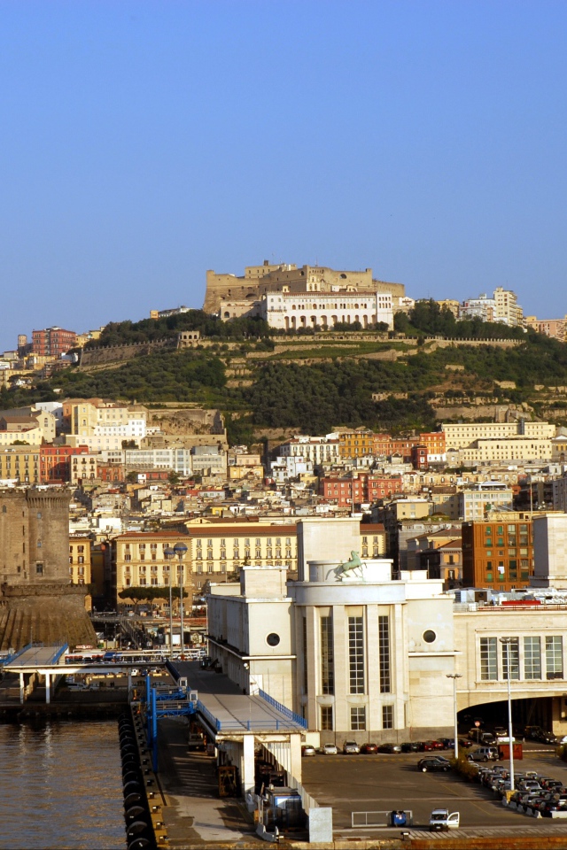 Вид на холм в Неаполе, Италия