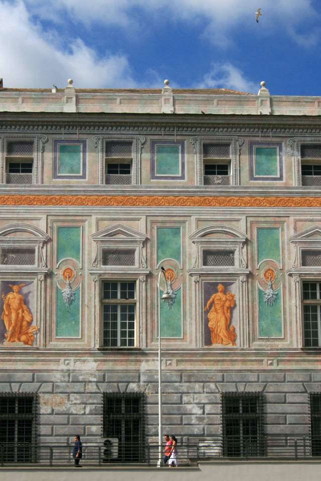 Стена дворца Сан Джорджио в Генуе, Италия