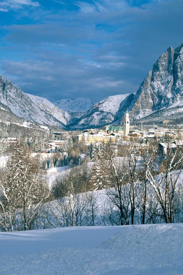 Зимний пейзаж на горнолыжном курорте Кортина д'Ампеццо, Италия