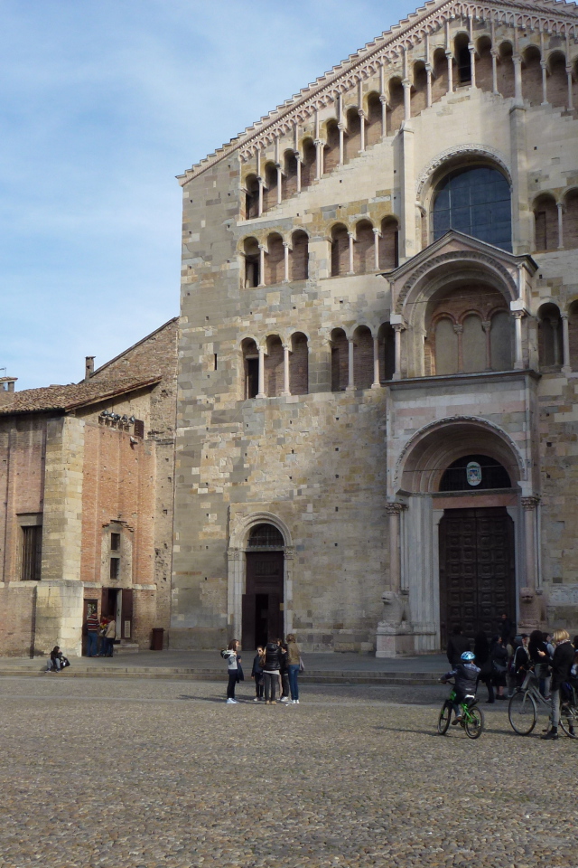 Соборная площадь в Парме, Италия