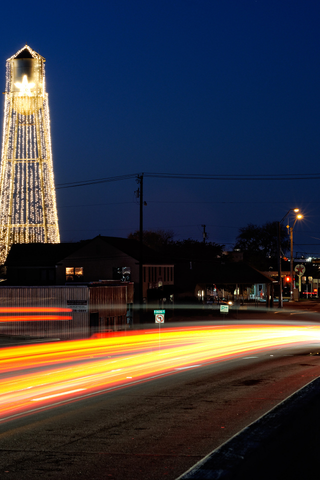 Водонапорная башня в канун Рождества в Раунд-Рок, штат Техас, США