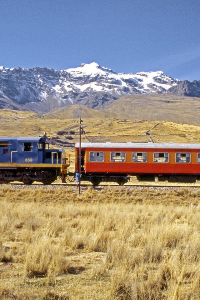 Train going to Peru