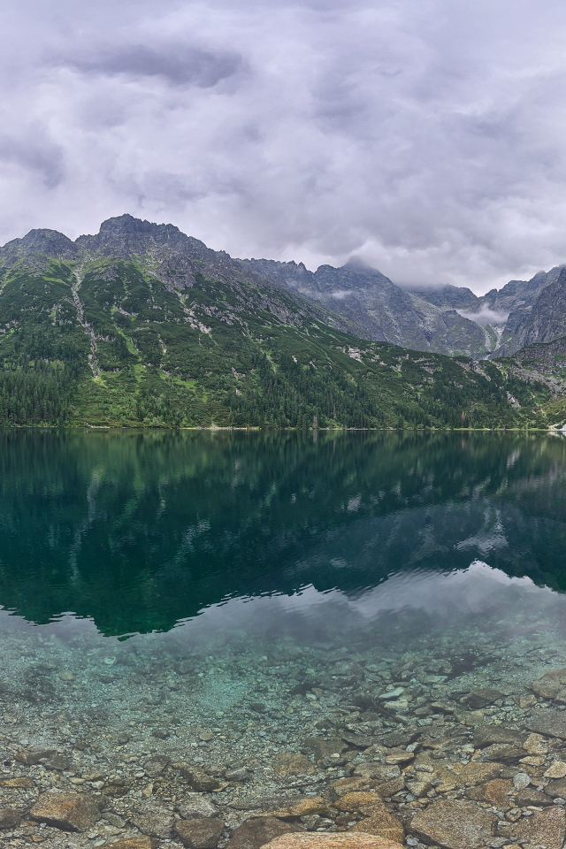 Горное озеро в Польше