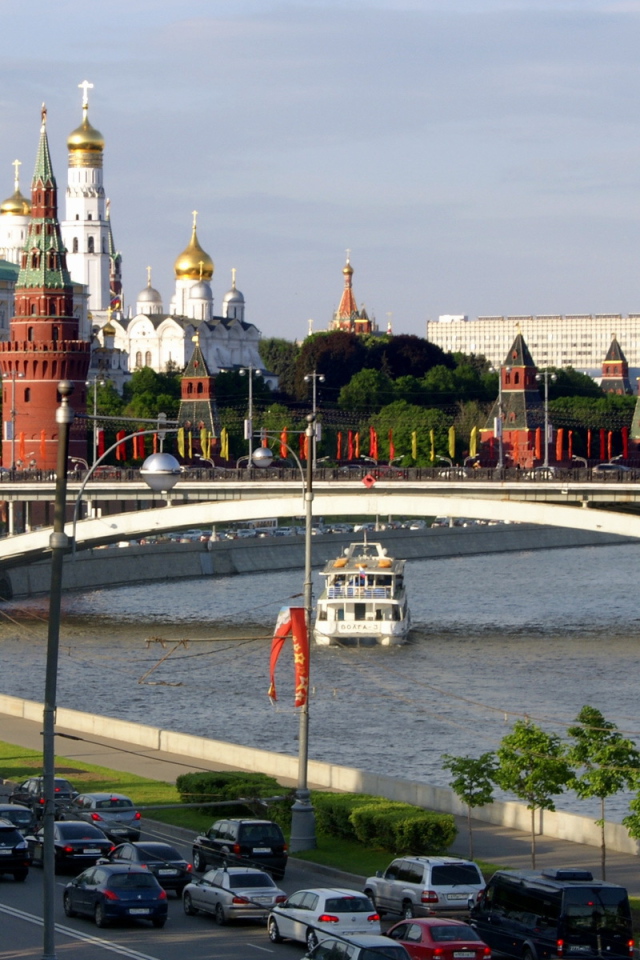 Катера у Кремля