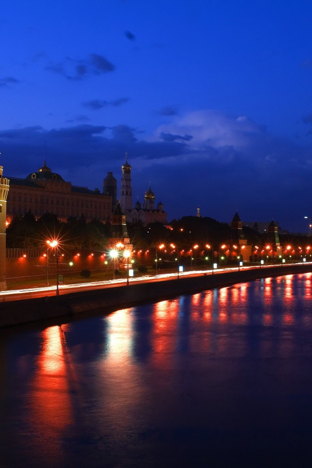 Ночная набережная у Кремля