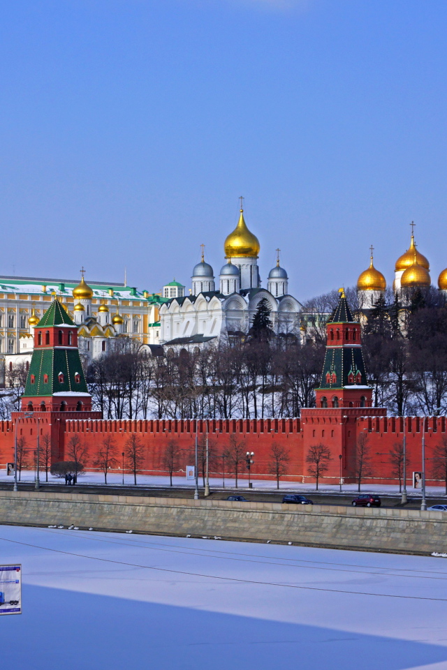 Зимняя река у Кремля