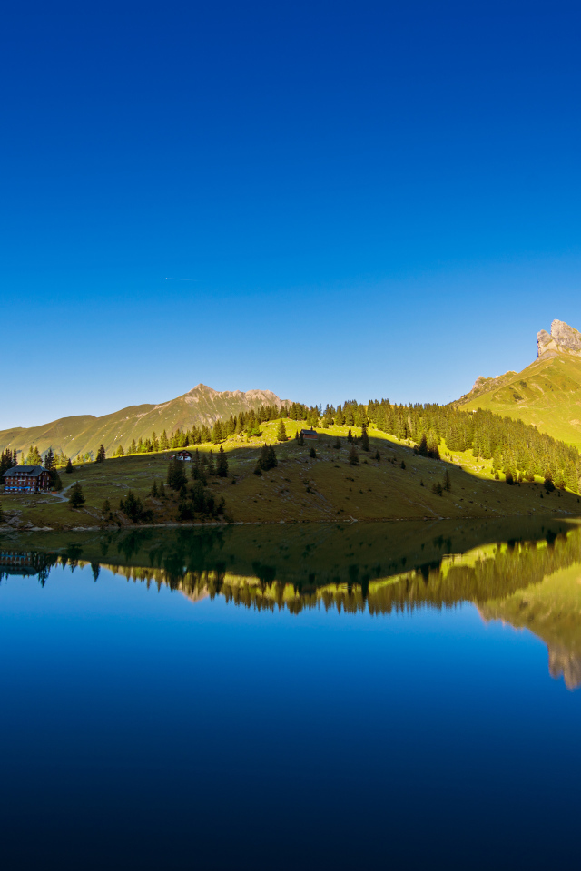 Красивое озеро в Швейцарии