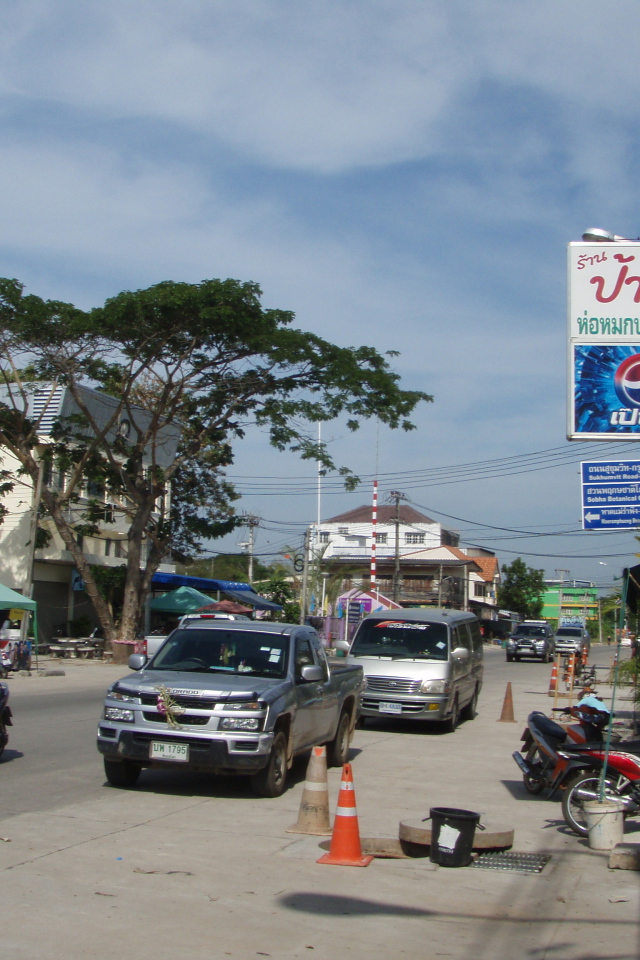Городская улица на курорте Районг, Таиланд