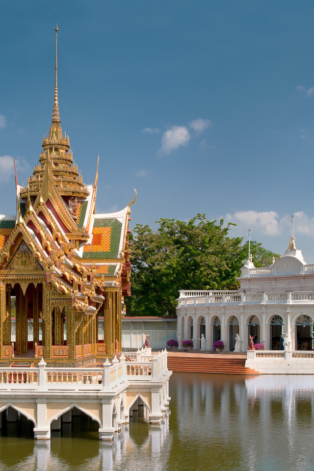 Беседка на воде на курорте Аютайя, Таиланд