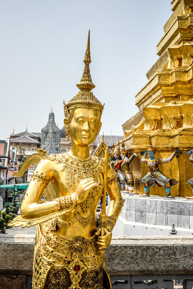 Золотая статуя в Бангкоке, Таиланд