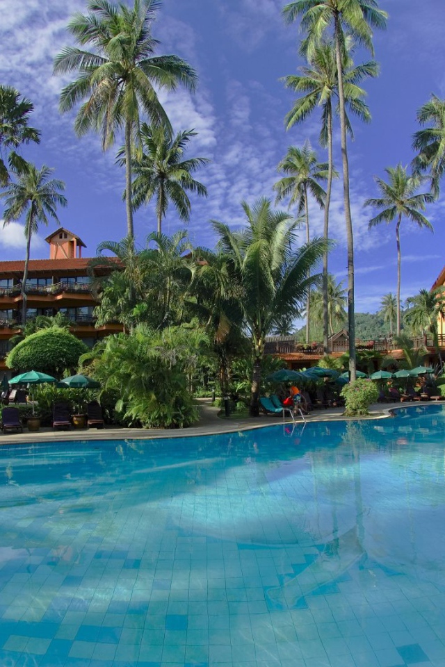 Бассейн в отеле в Пхукете