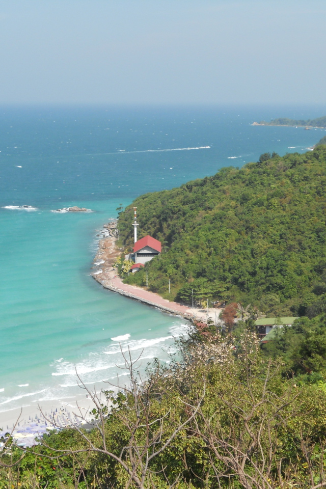 Панорама курорта острова Ко Лан, Таиланд