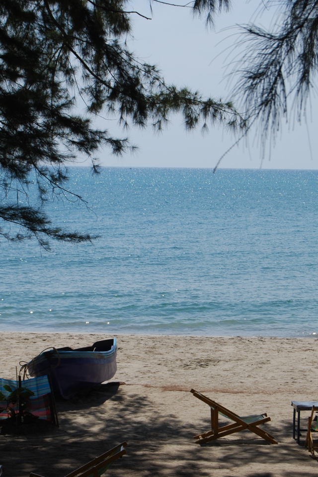 Отдых на пляже на курорте Районг, Таиланд