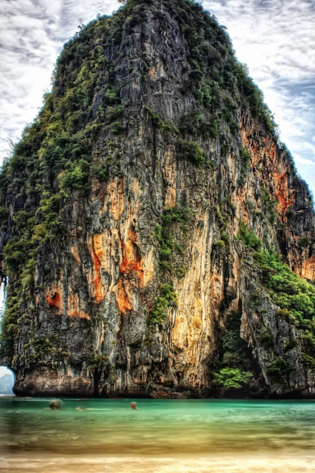 Скала в Пхукете