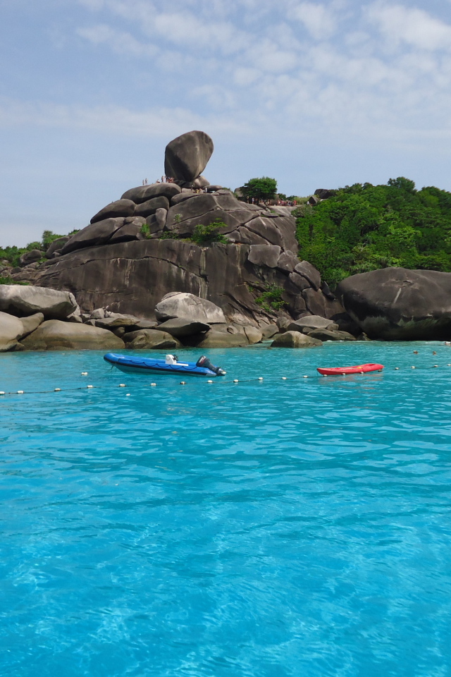 Скала на берегу на острове Тао, Таиланд