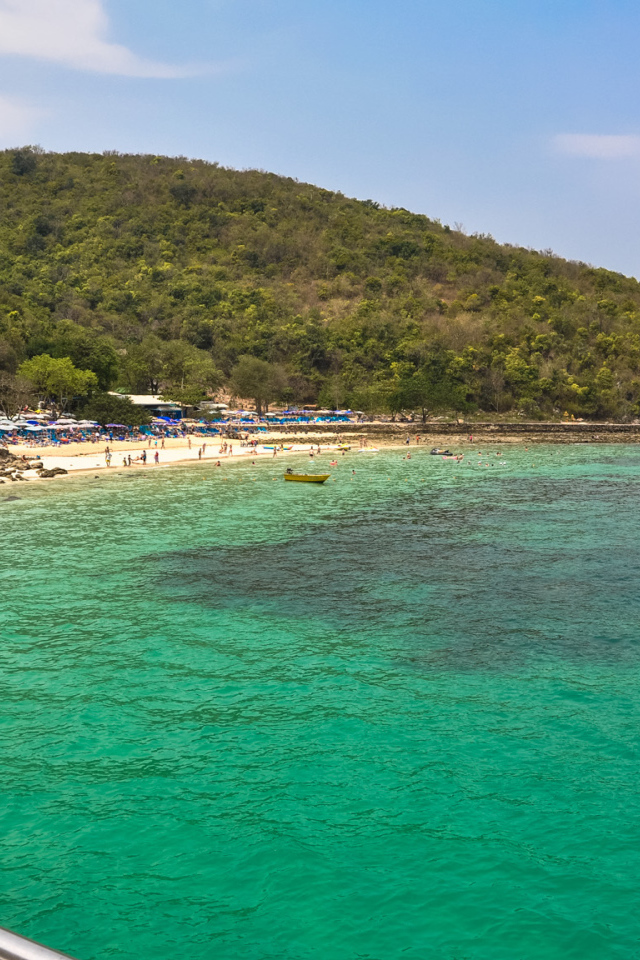 Летний отдых на курорте острова Ко Лан, Таиланд