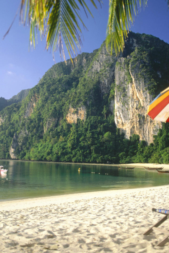 Пляжные лежаки в Пхукете