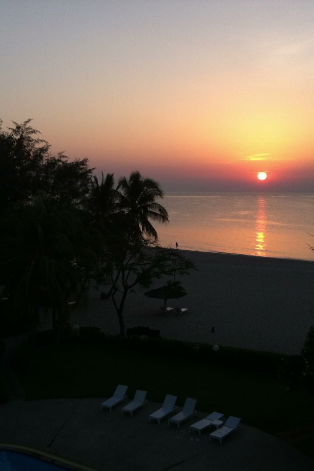 Закат на побережье курорта Ча Ам, Таиланд