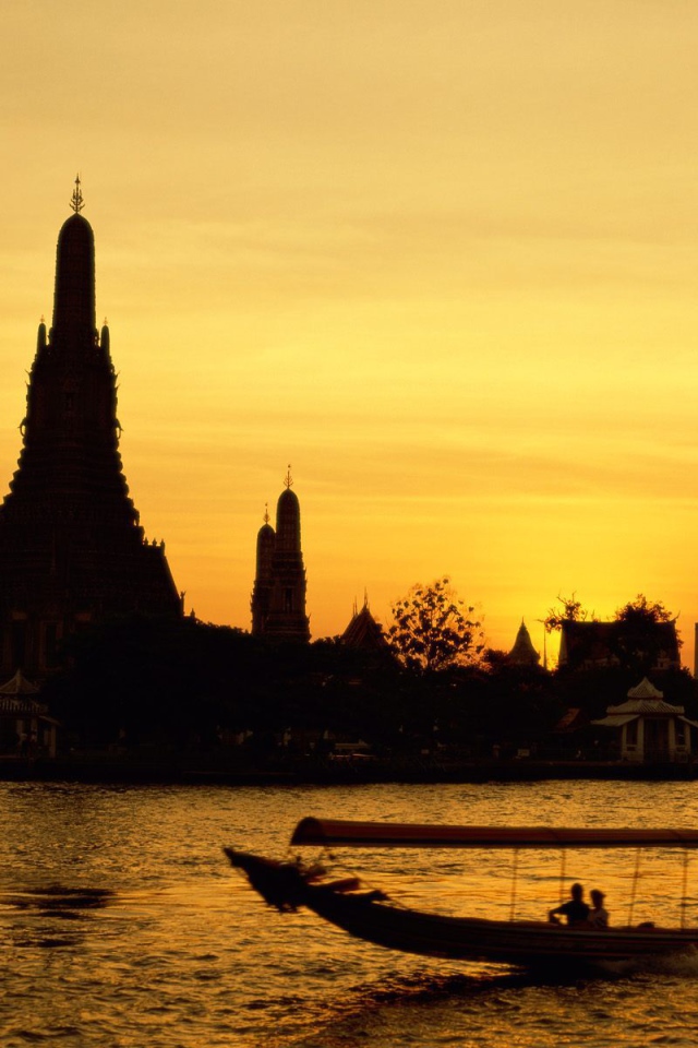 Закат над храмами в Бангкоке, Таиланд