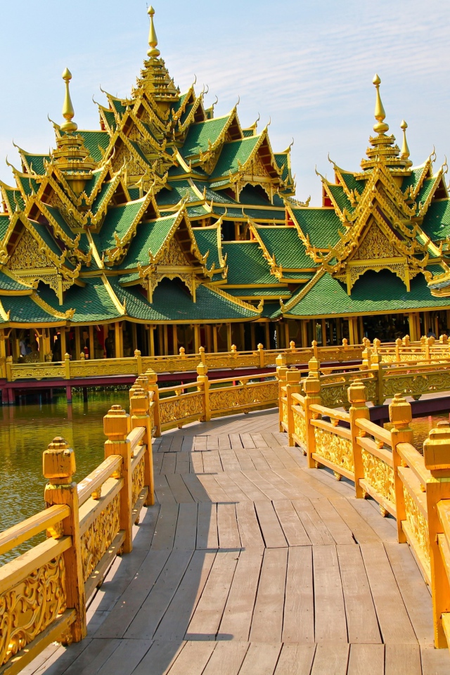 Храм на курорте Районг, Таиланд