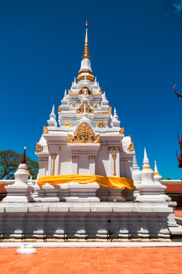 Храм Ват Пра Бороматхат Чайя на курорте Чианг Май, Таиланд