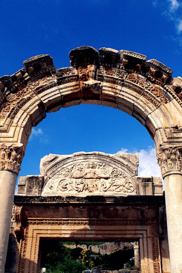 Старинная арка в Эфесе, Турция