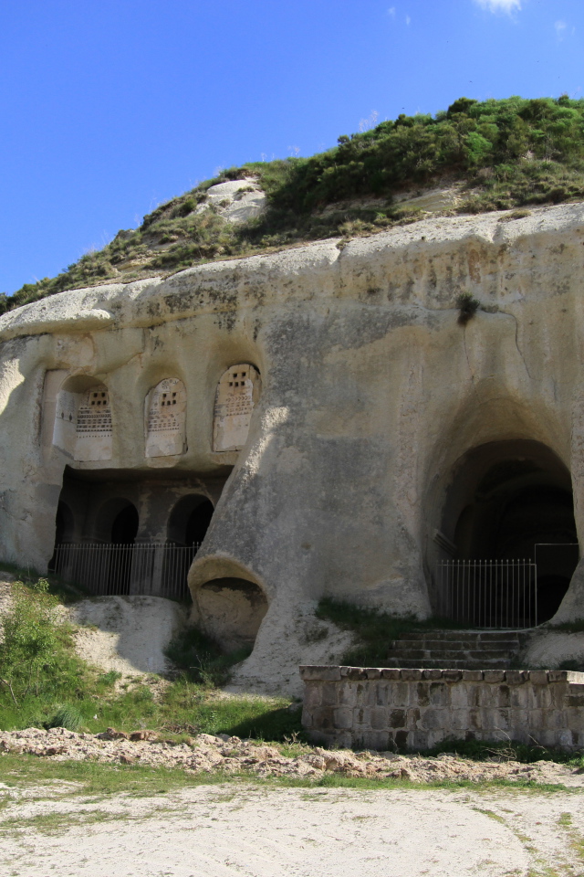 Постройки в скале в Эфесе, Турция