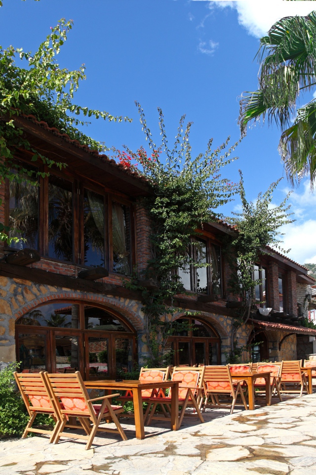 Уютное кафе в Кушадасы, Турция