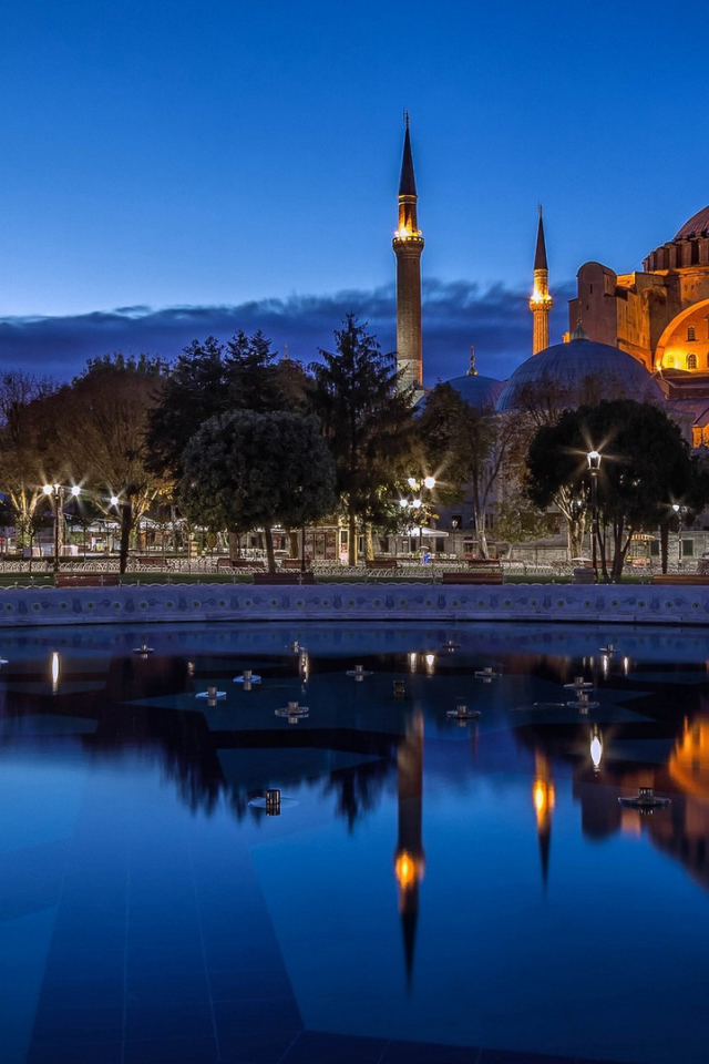 Вечерние фонари в Стамбуле