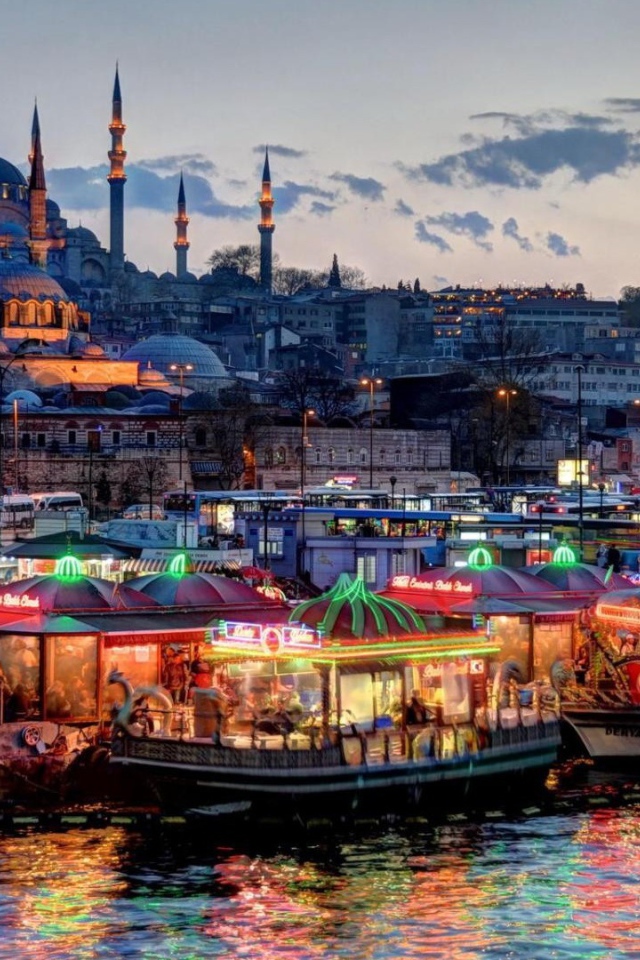 Вечерний рынок в Стамбуле