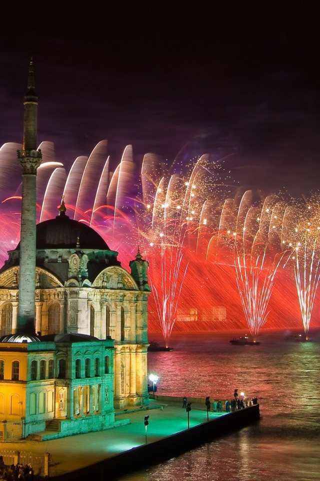 Праздничный фейерверк в Стамбуле