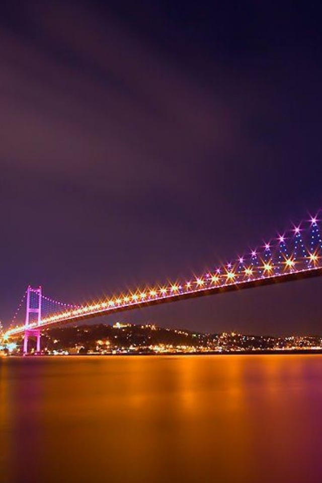 Подсветка моста в Стамбуле