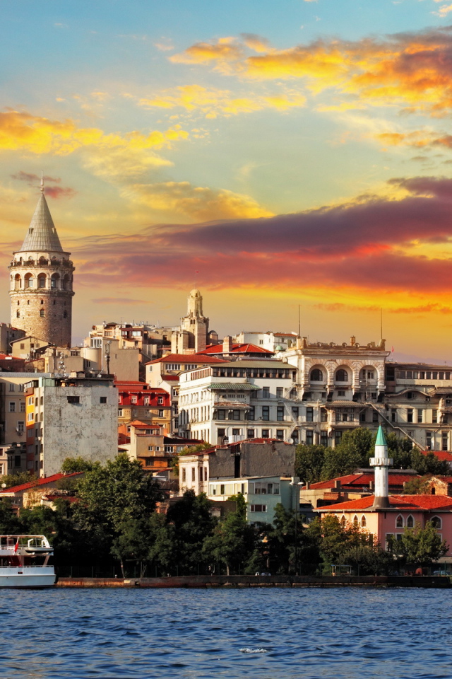 Оранжевые облака в Стамбуле