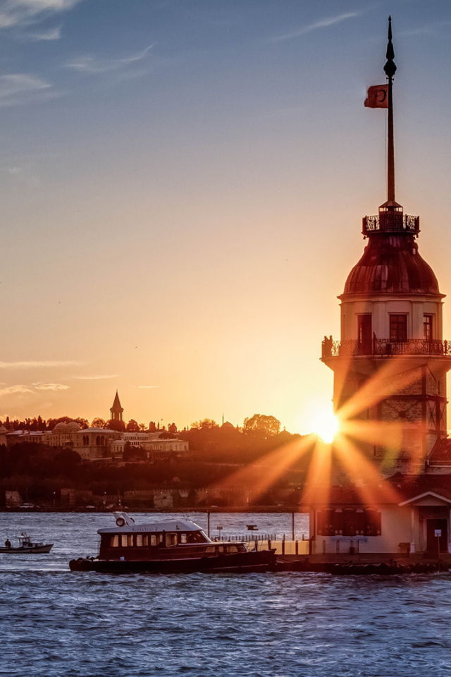 Предзакатное солнце в Стамбуле