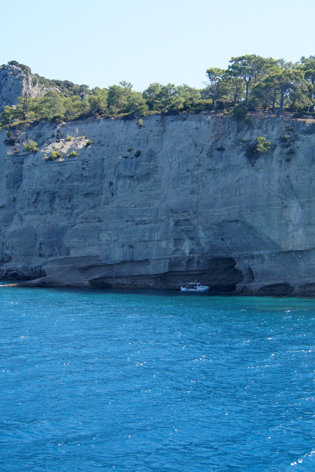 Скала у побережья в Кемере, Турция