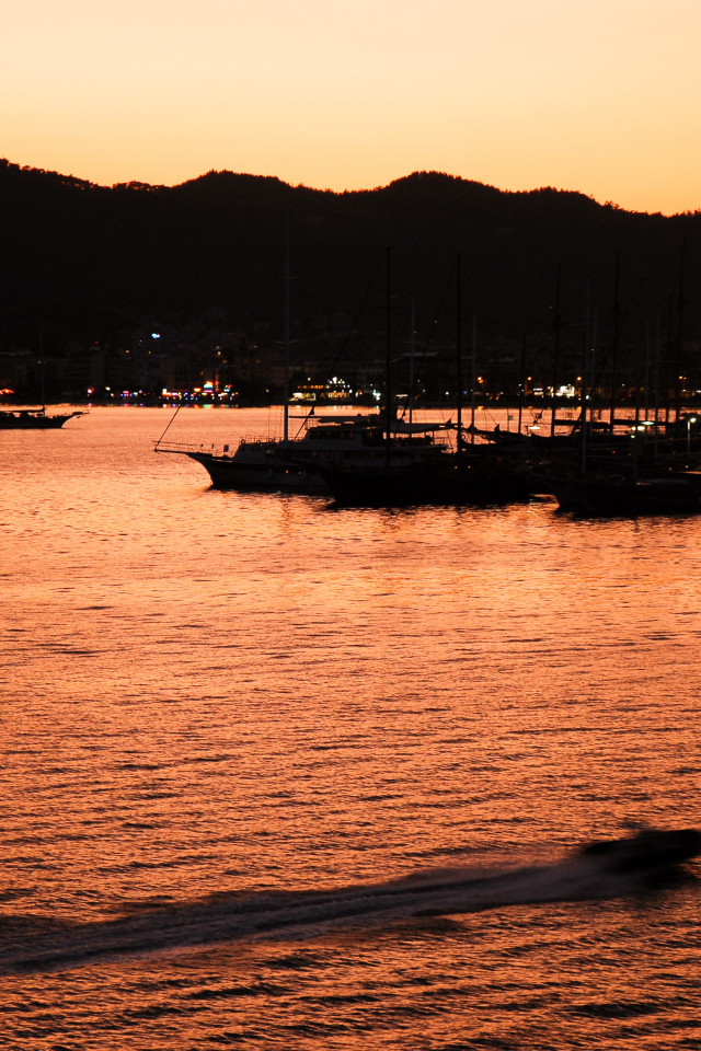 Закат солнца в бухте Мармарис, Турция