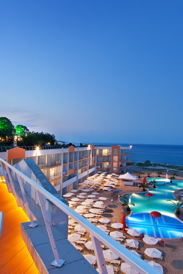 Отель на побережья в Кушадасы, Турция