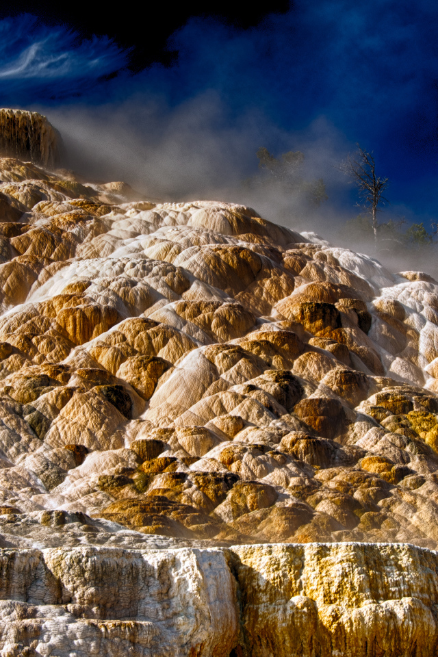 Мамонтовы горячие источники, США