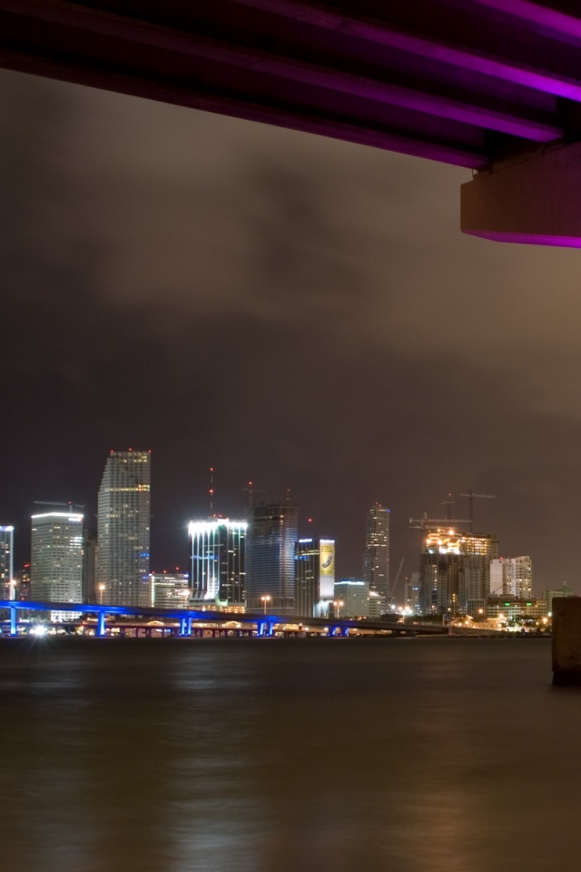 Опора моста в Майами