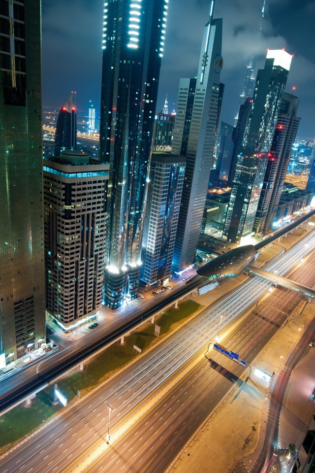 Ночное движение в Дубаи