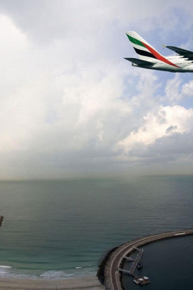 Самолет идет на посадку в Дубаи