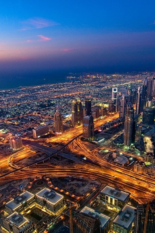 Вид на Дубаи из окна небоскреба