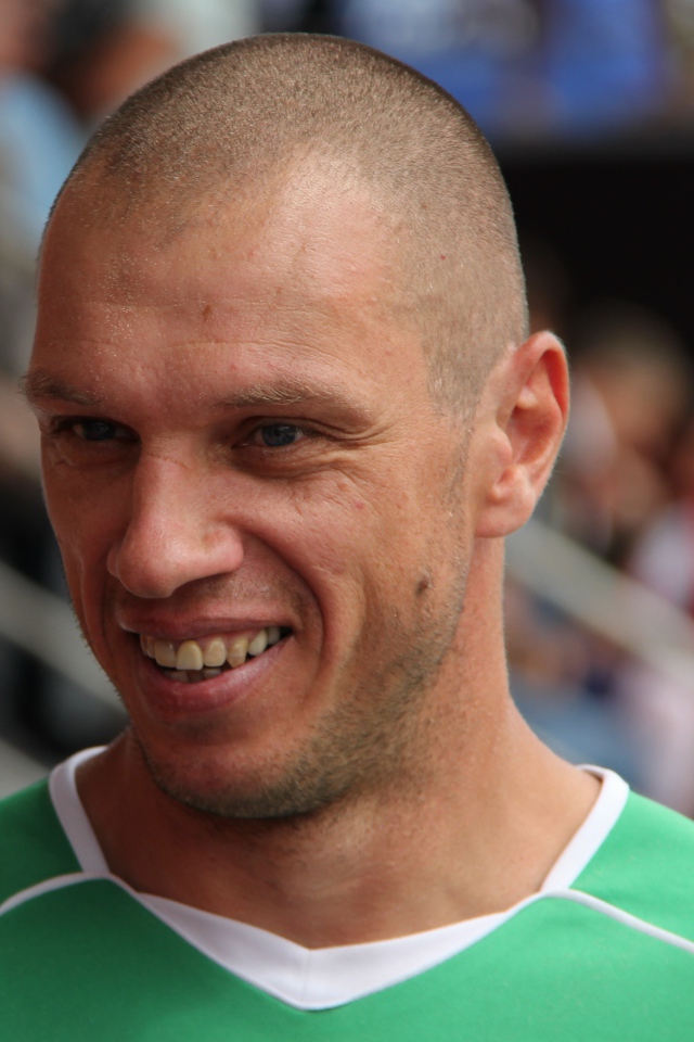 Александр Филимонов вратарь клуба Арсенал Тула на фоне трибун